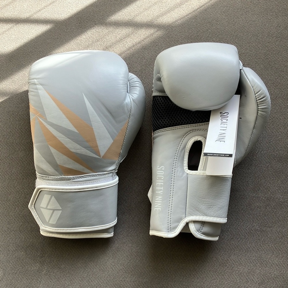 BRAND NEW Society Nine Bia 16oz Velcro Boxing Gloves